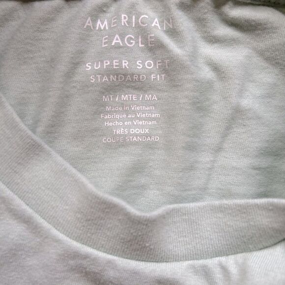 American Eagle Outfitters Soft Green T-Shirt Size Medium in GUC - Picture 4 of 5